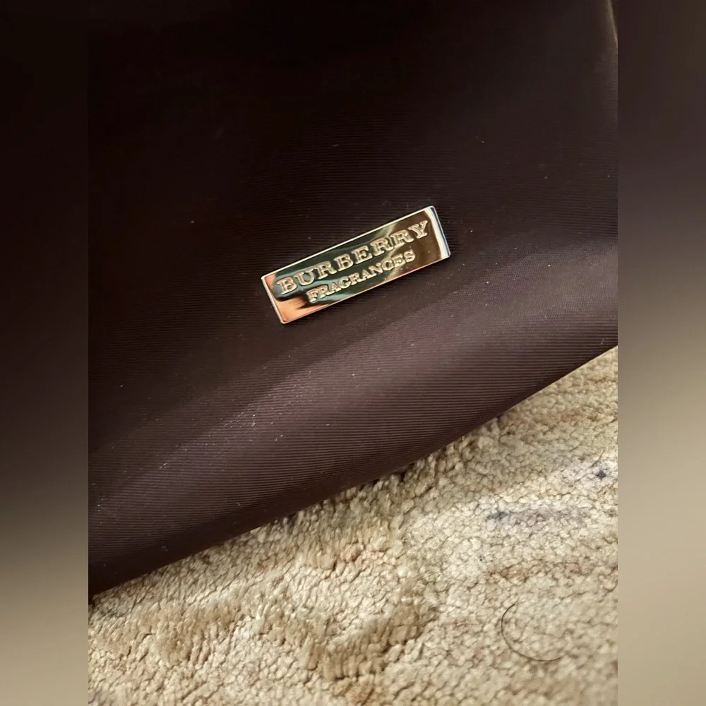 Burberry Fragrance Duffle Bag - Picture 2 of 3